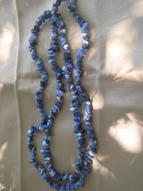 Sodalite Access to subconcious and intuitive abilities, enhanced insight and mental perfomance, deepened intuition 2603
